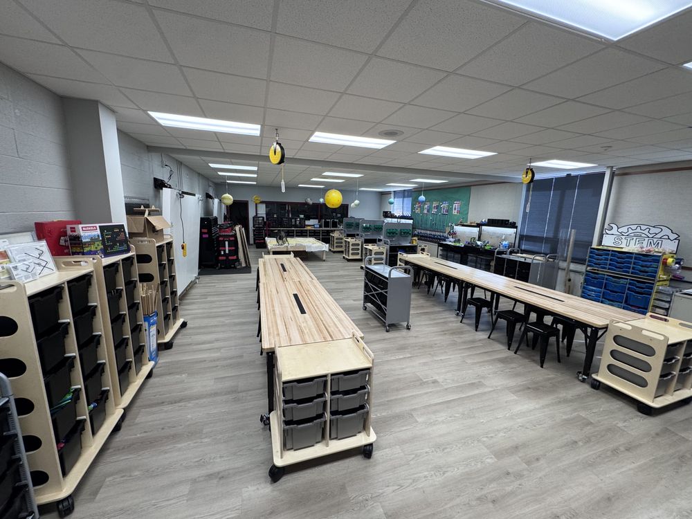 Large district-scale makerspace facility with multiple work zones